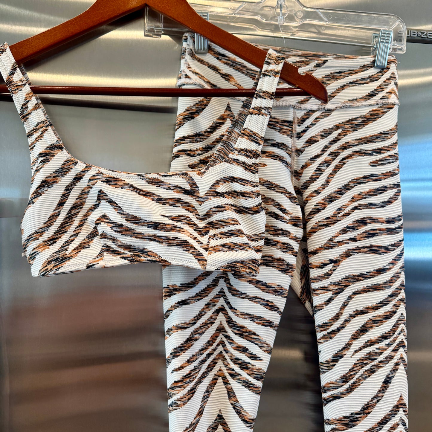 The Upside SET Nika Reversible Rory Bra and Leggings Textured Tiger