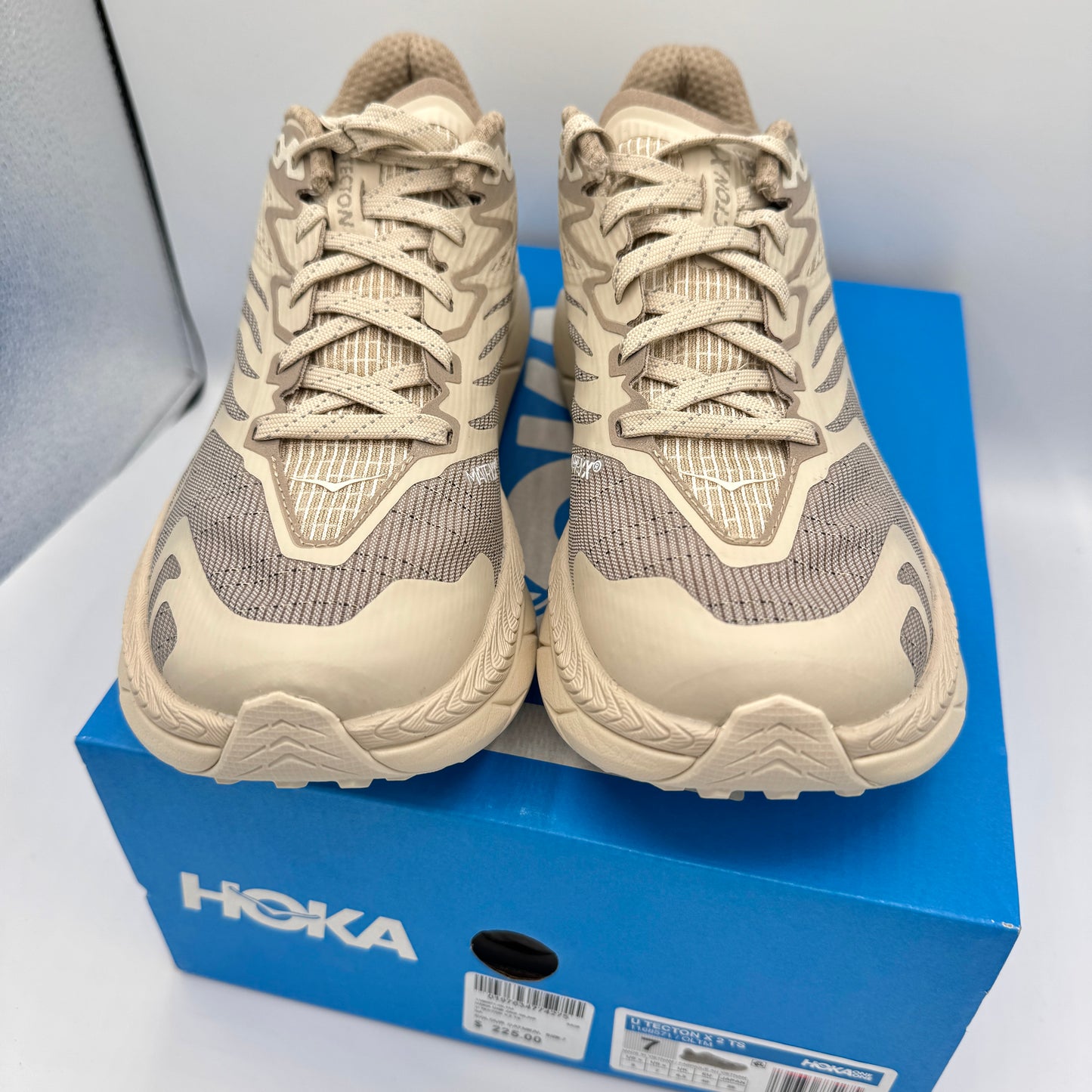 Hoka Stealth Tech Tecton X 2 Sneaker in Oatmeal /Oatmilk U Unisex