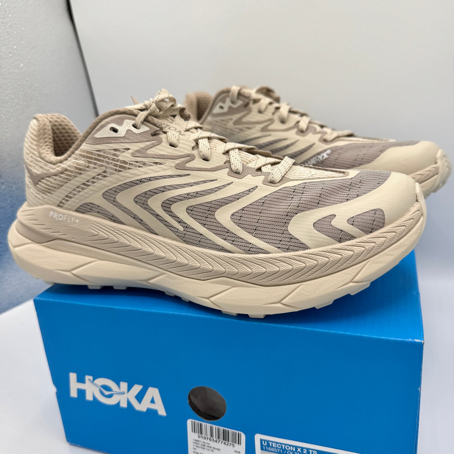 Hoka Stealth Tech Tecton X 2 Sneaker in Oatmeal /Oatmilk U Unisex
