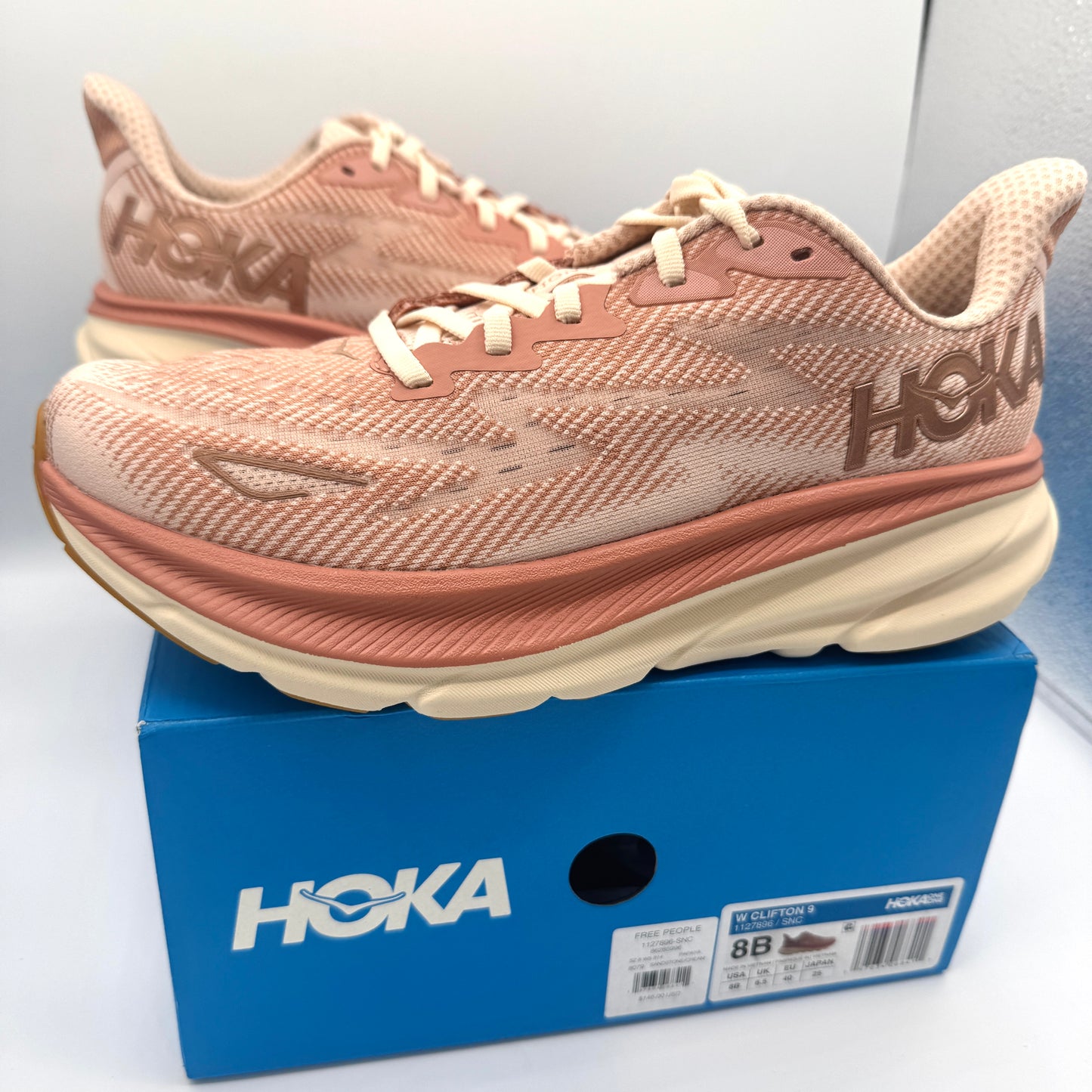 Hoka Clifton 9 Women’s Running Shoes in Sandstone / Cream