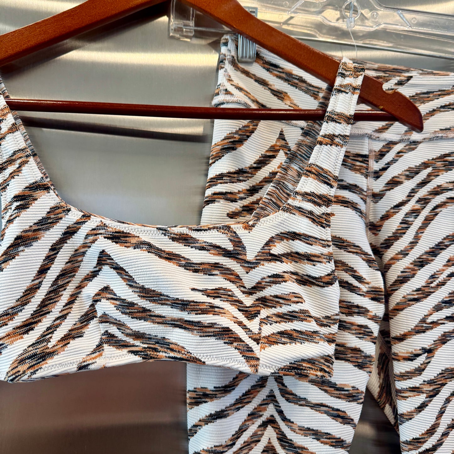 The Upside SET Nika Reversible Rory Bra and Leggings Textured Tiger