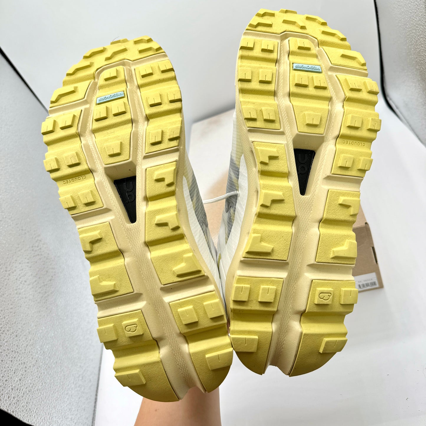 On Running Cloudvista Running Shoes Ivory Endive yellow green men’s trail