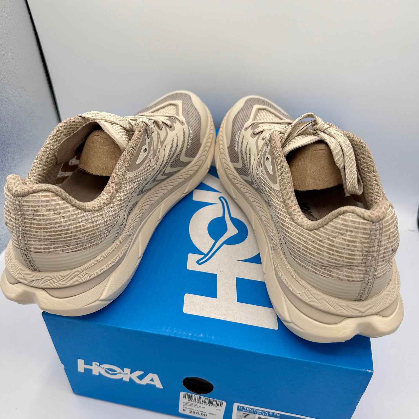 Hoka Stealth Tech Tecton X 2 Sneaker in Oatmeal /Oatmilk U Unisex