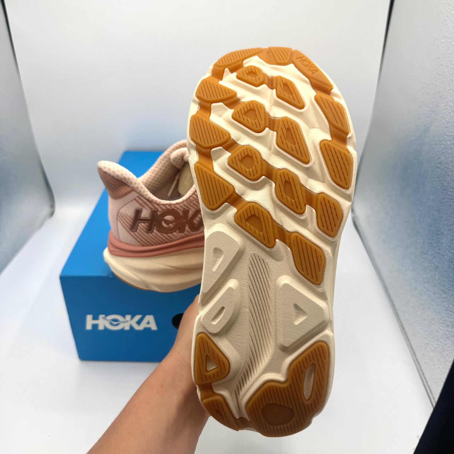 Hoka Clifton 9 Women’s Running Shoes in Sandstone / Cream