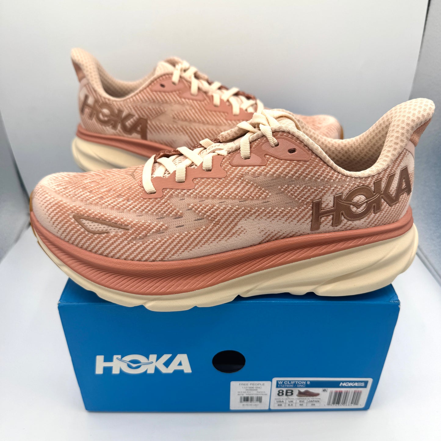 Hoka Clifton 9 Women’s Running Shoes in Sandstone / Cream