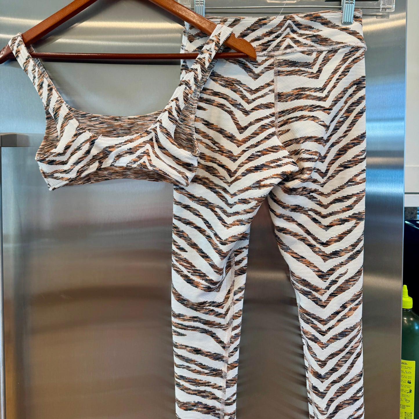 The Upside SET Nika Reversible Rory Bra and Leggings Textured Tiger