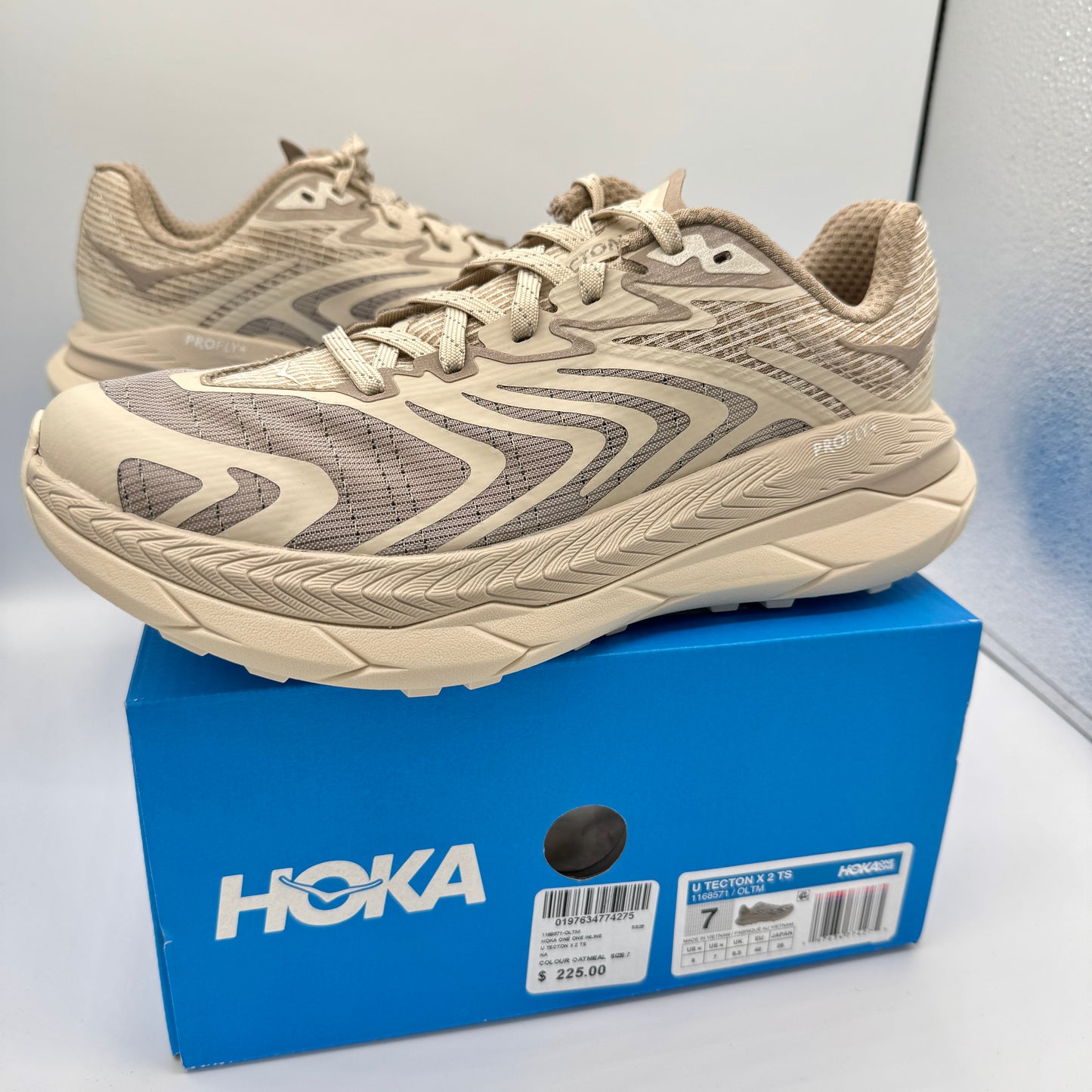 Hoka Stealth Tech Tecton X 2 Sneaker in Oatmeal /Oatmilk U Unisex
