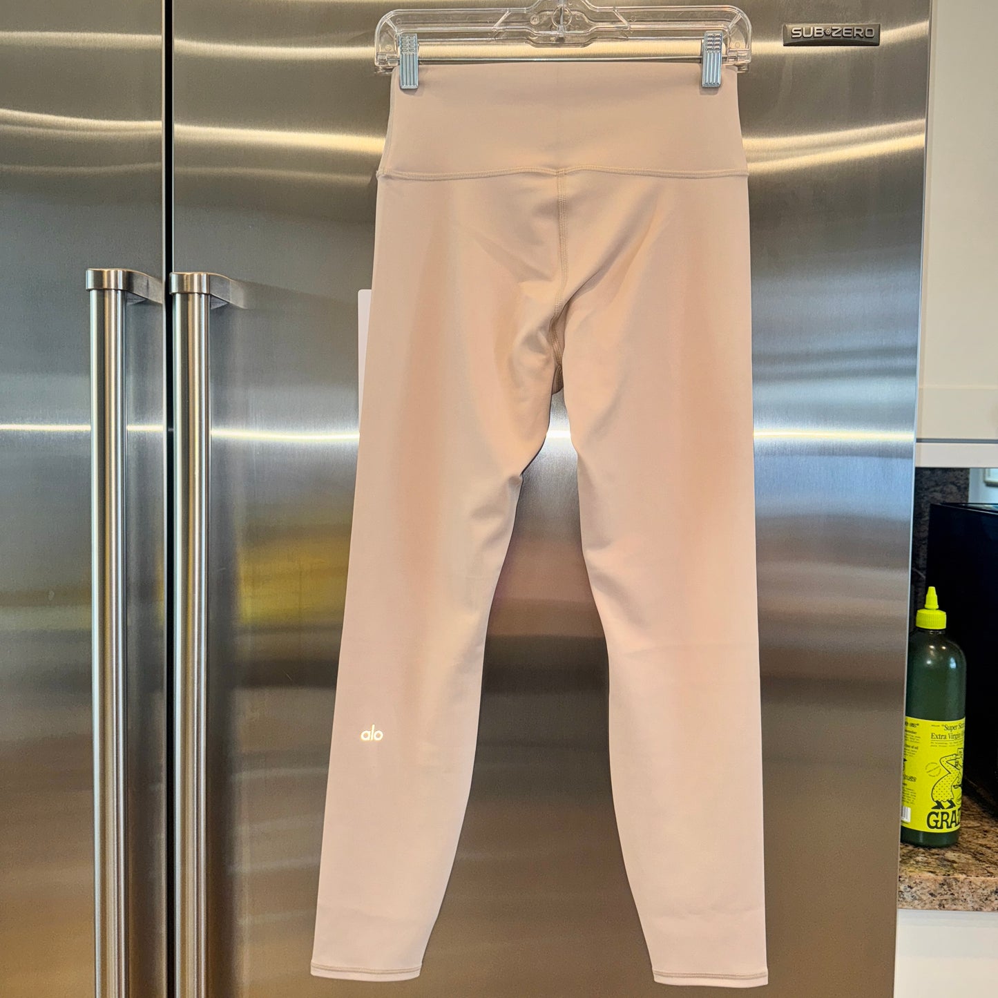 Alo 7/8 Airlift Yoga Leggings High Waist in Macadamia