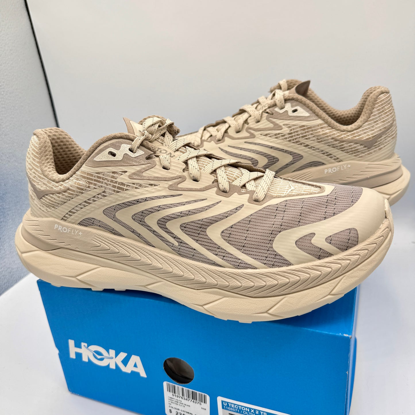 Hoka Stealth Tech Tecton X 2 Sneaker in Oatmeal /Oatmilk U Unisex
