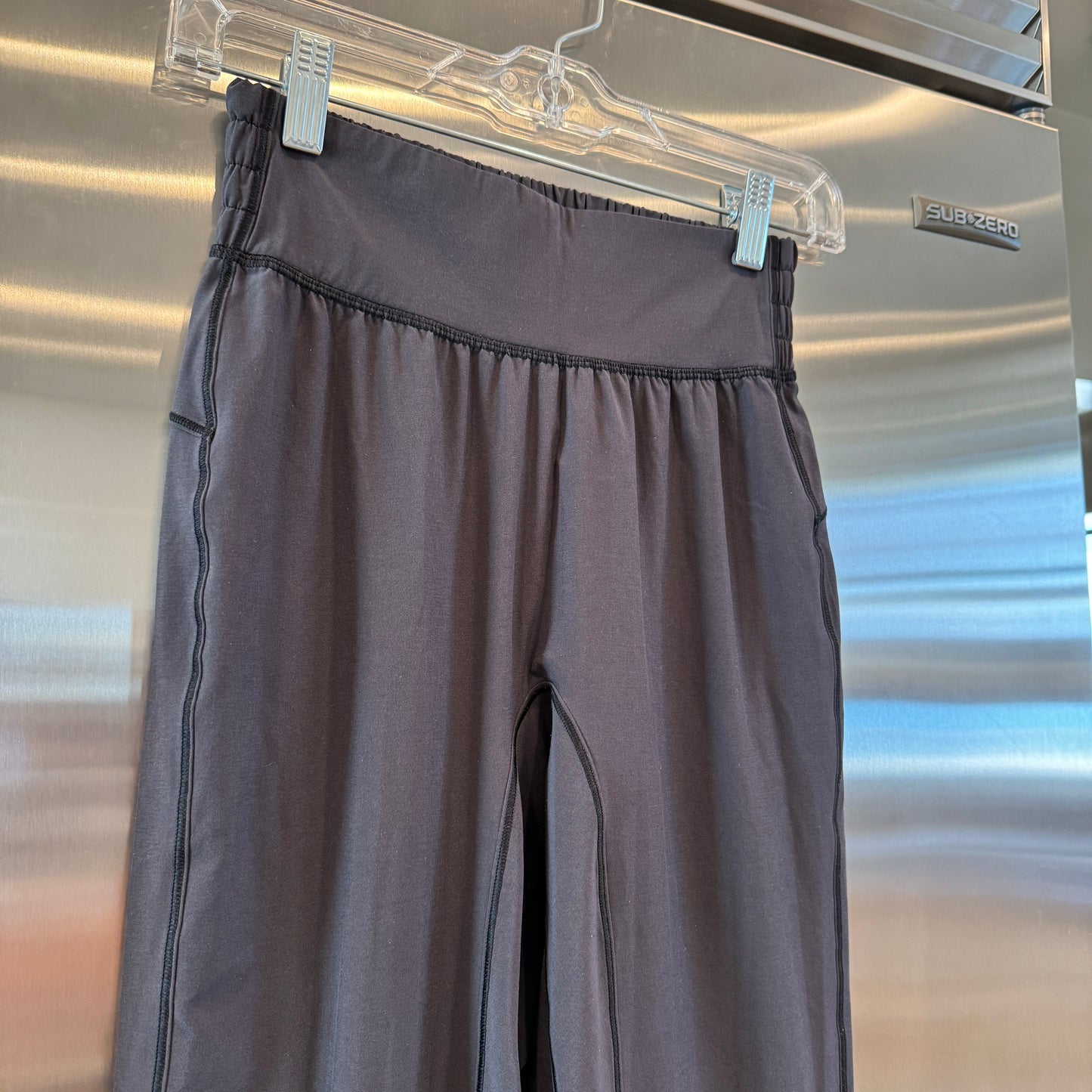 Lululemon Dark Grey Women’s Joggers Lightweight Pants Pre-Owned
