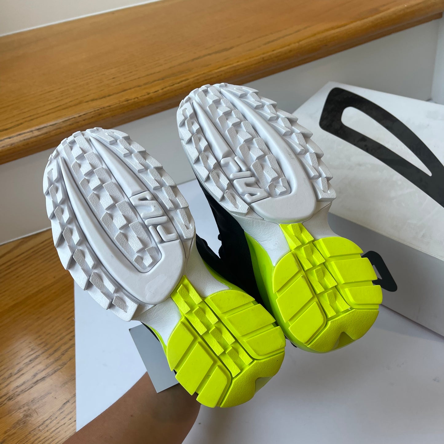 Fila Disruptor 2A — Black / neon yellow green . Women’s platform sneakers
