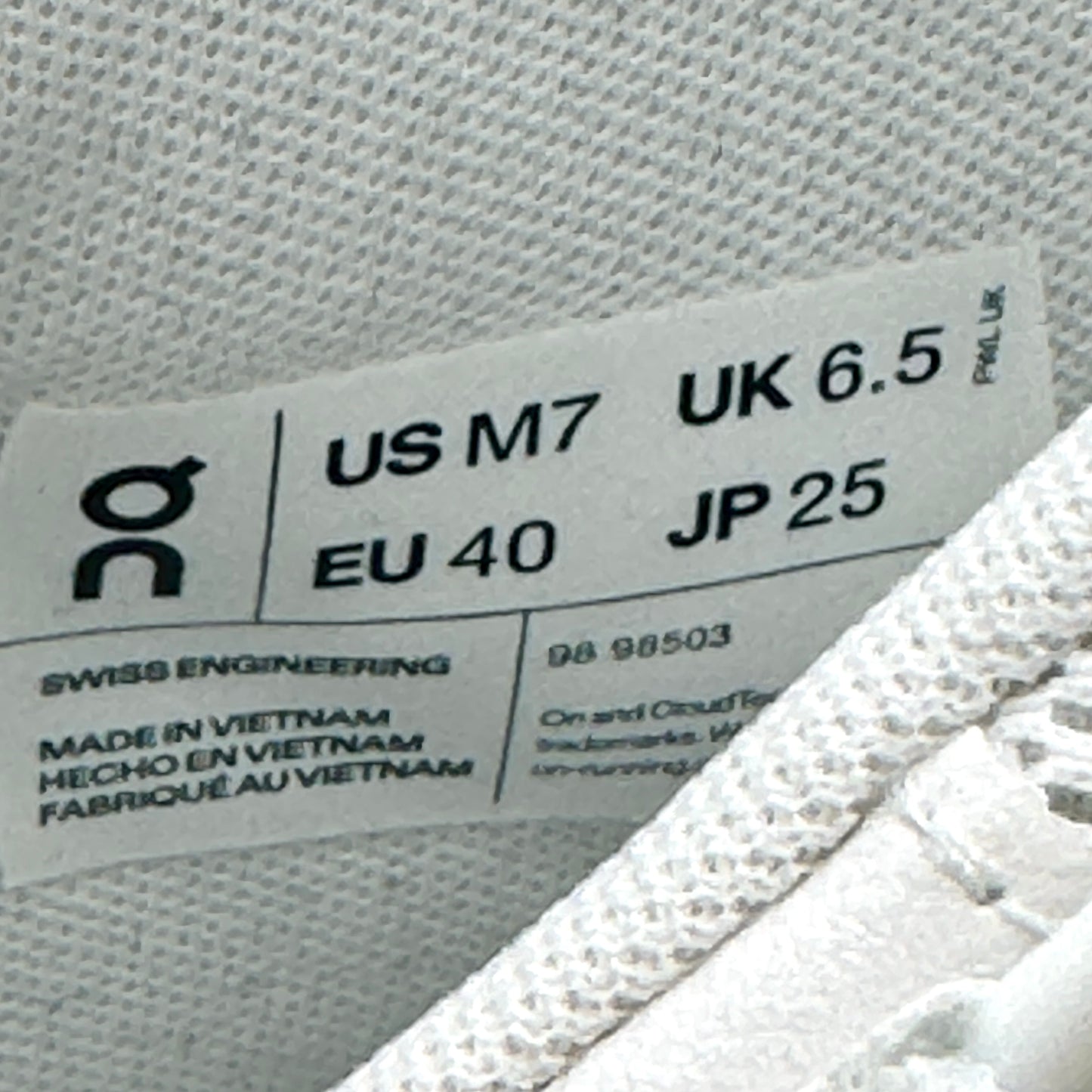 On Running The Roger Clubhouse Mid Sneaker White Shoes Mens Federer Tennis