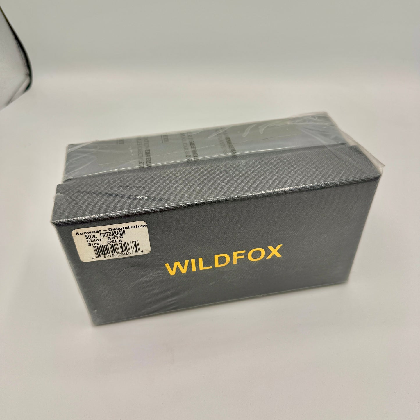 Wildfox Dakota Deluxe Sunglasses Classic Round Gold , NEW with case and cloth