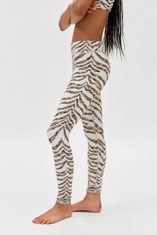 The Upside SET Nika Reversible Rory Bra and Leggings Textured Tiger