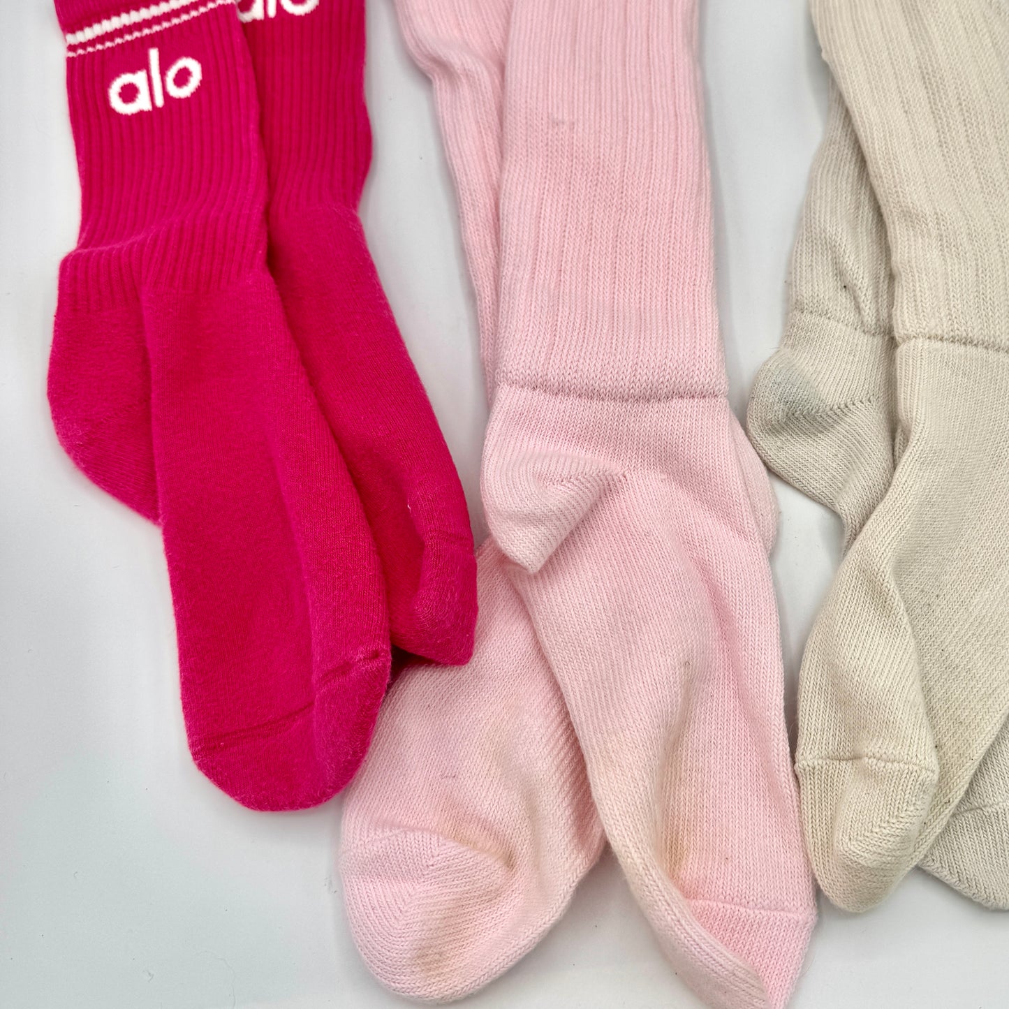 Alo Yoga Bundle Magenta Unisex Throwback Socks, Bone, and Powder Pink Scrunch Socks * Pre-owned *