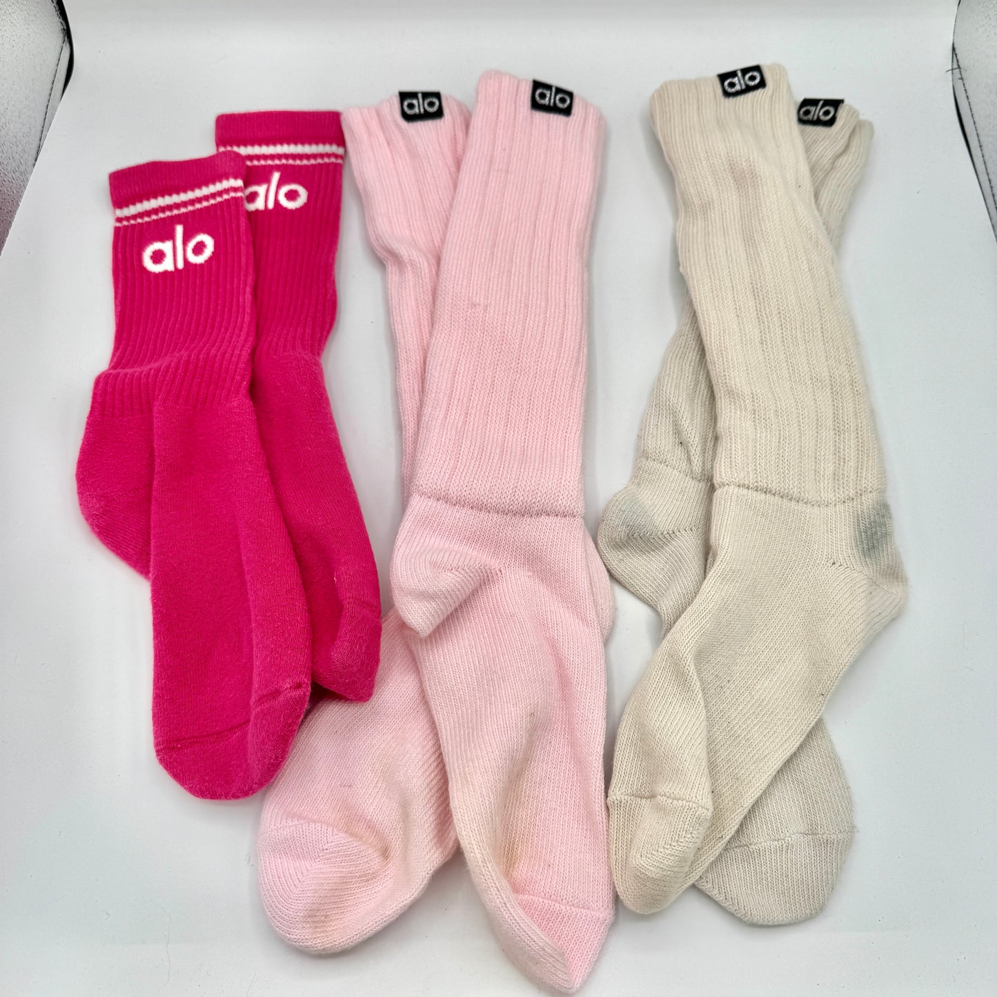 Alo Yoga Bundle Magenta Unisex Throwback Socks, Bone, and Powder Pink Scrunch Socks * Pre-owned *
