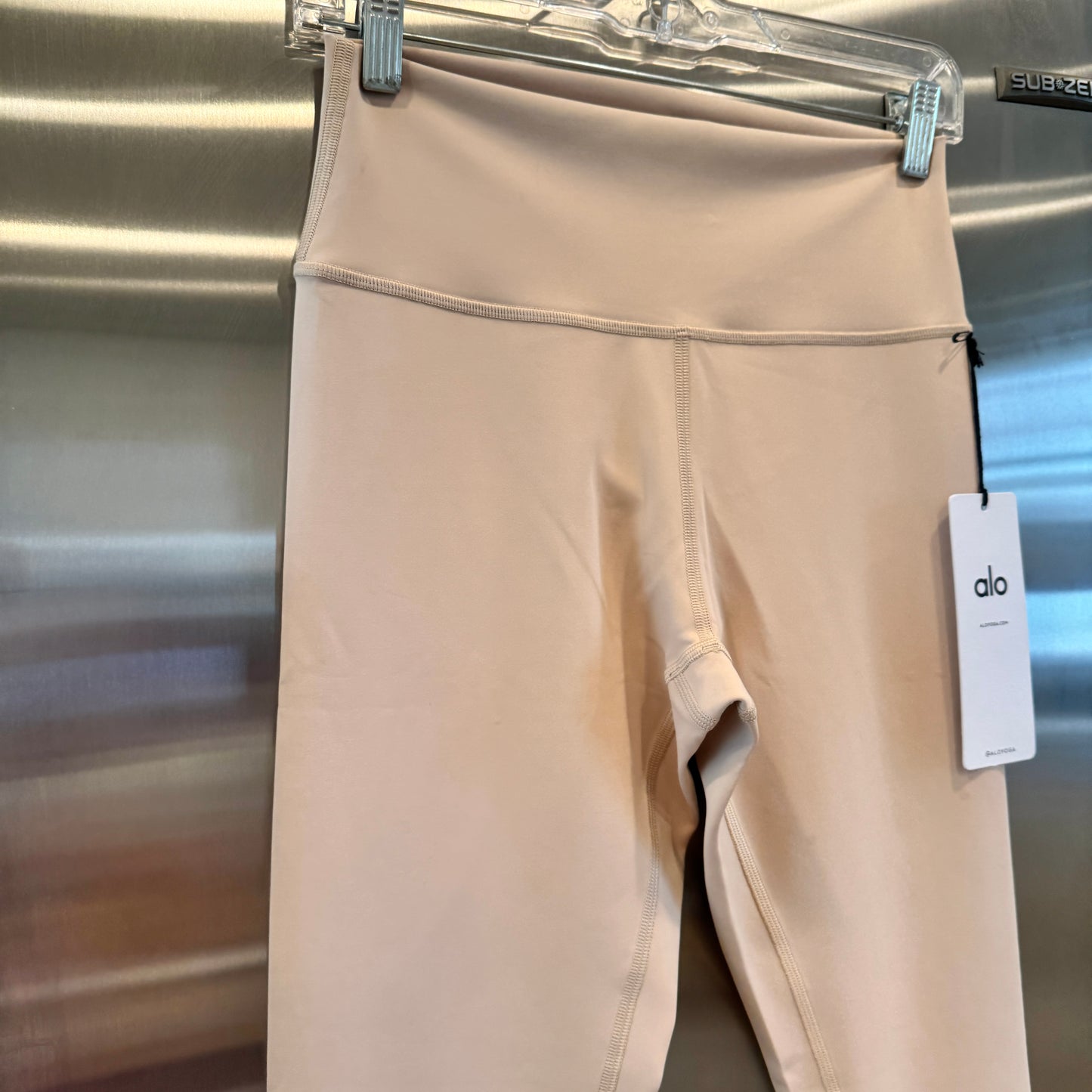 Alo 7/8 Airlift Yoga Leggings High Waist in Macadamia