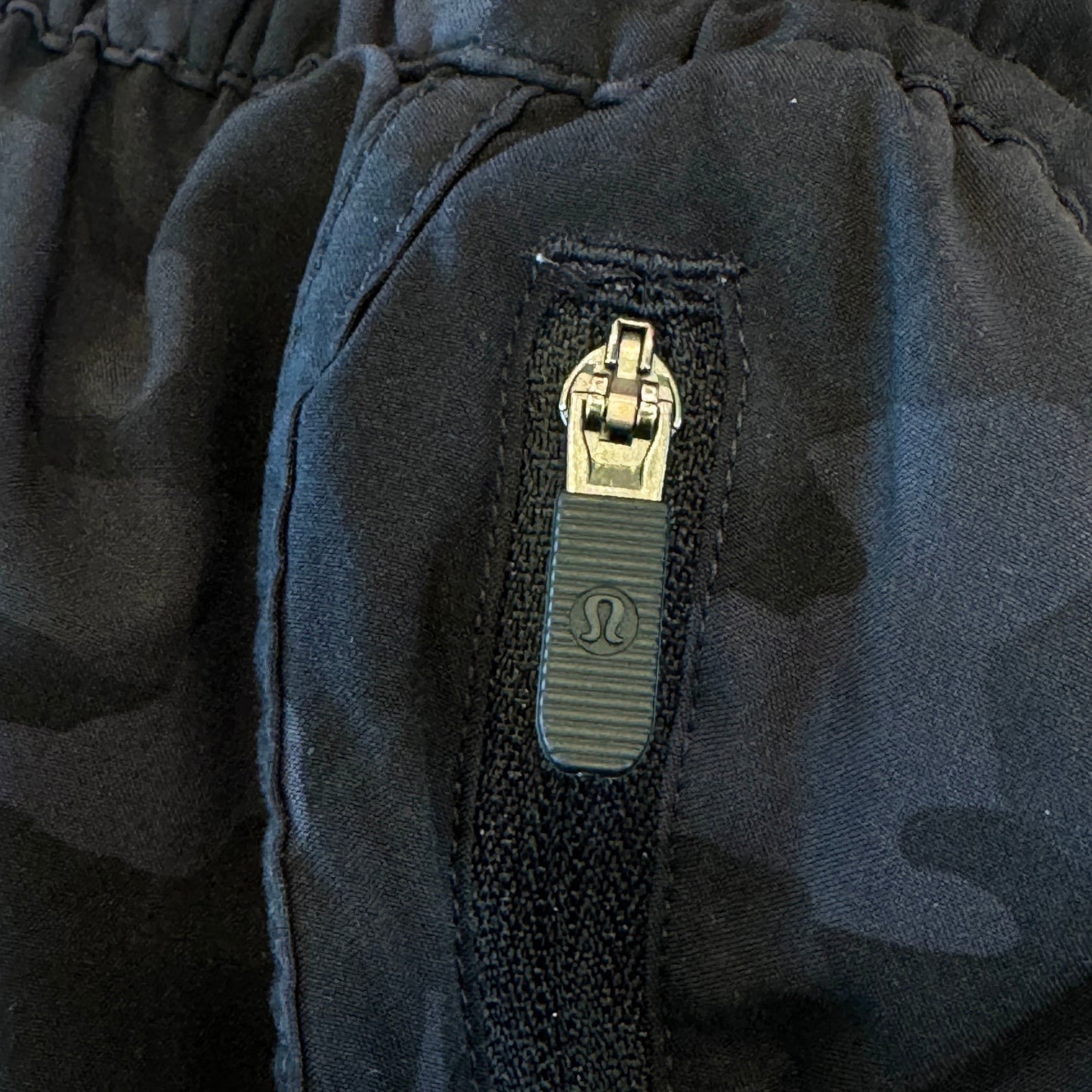 Lululemon Tracker Short V 4” Heritage 365 Camo Deep Coal Multi Running Pre-Owned