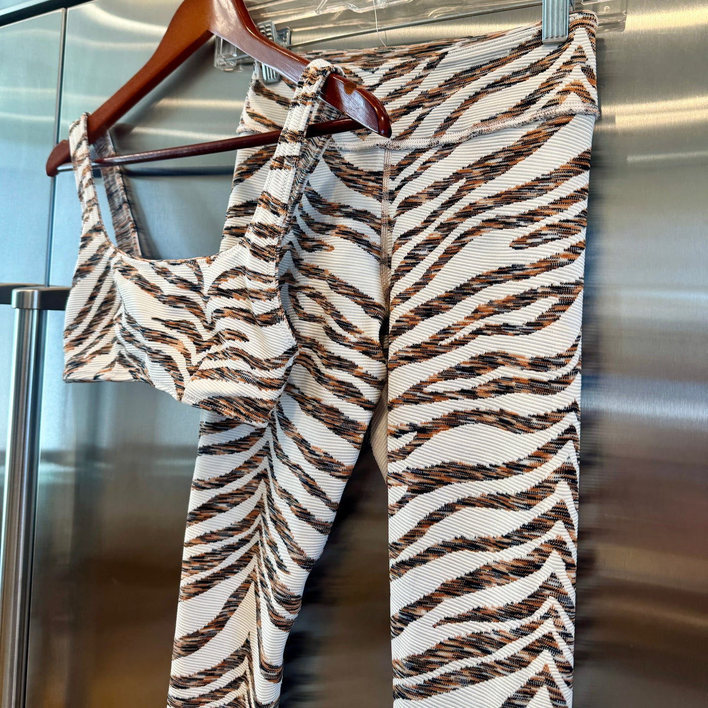 The Upside SET Nika Reversible Rory Bra and Leggings Textured Tiger