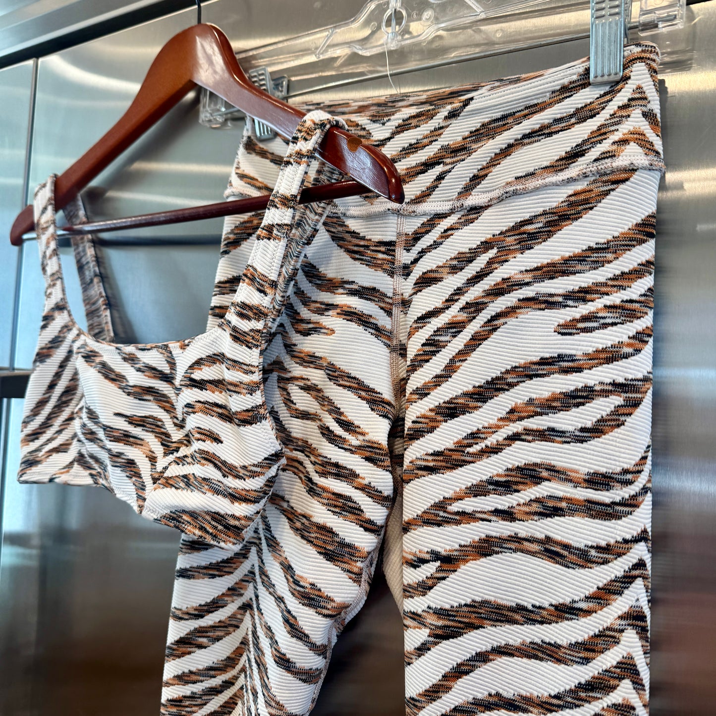 The Upside SET Nika Reversible Rory Bra and Leggings Textured Tiger