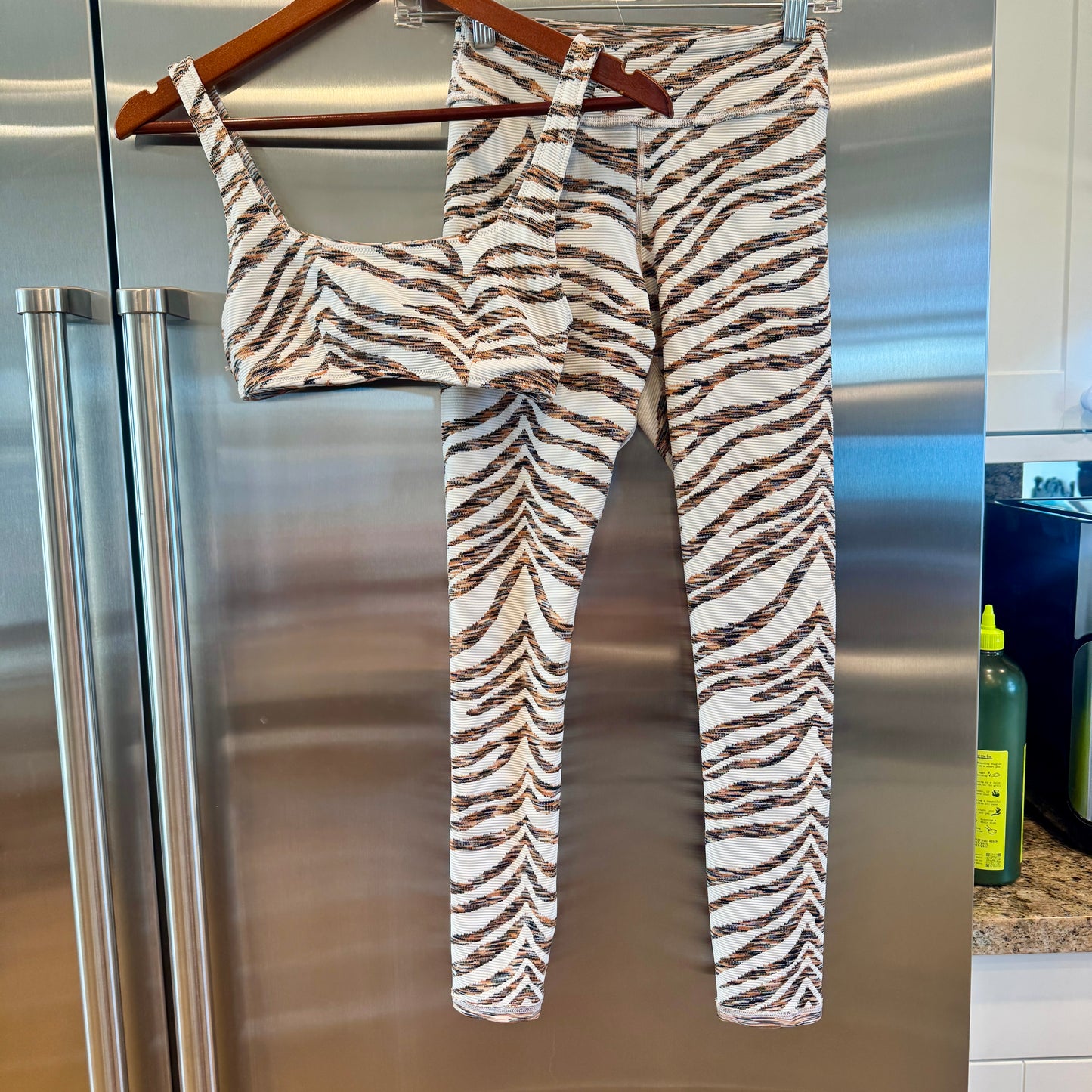The Upside SET Nika Reversible Rory Bra and Leggings Textured Tiger