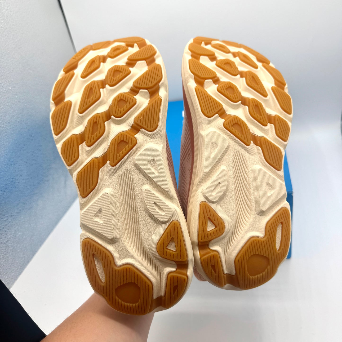 Hoka Clifton 9 Women’s Running Shoes in Sandstone / Cream