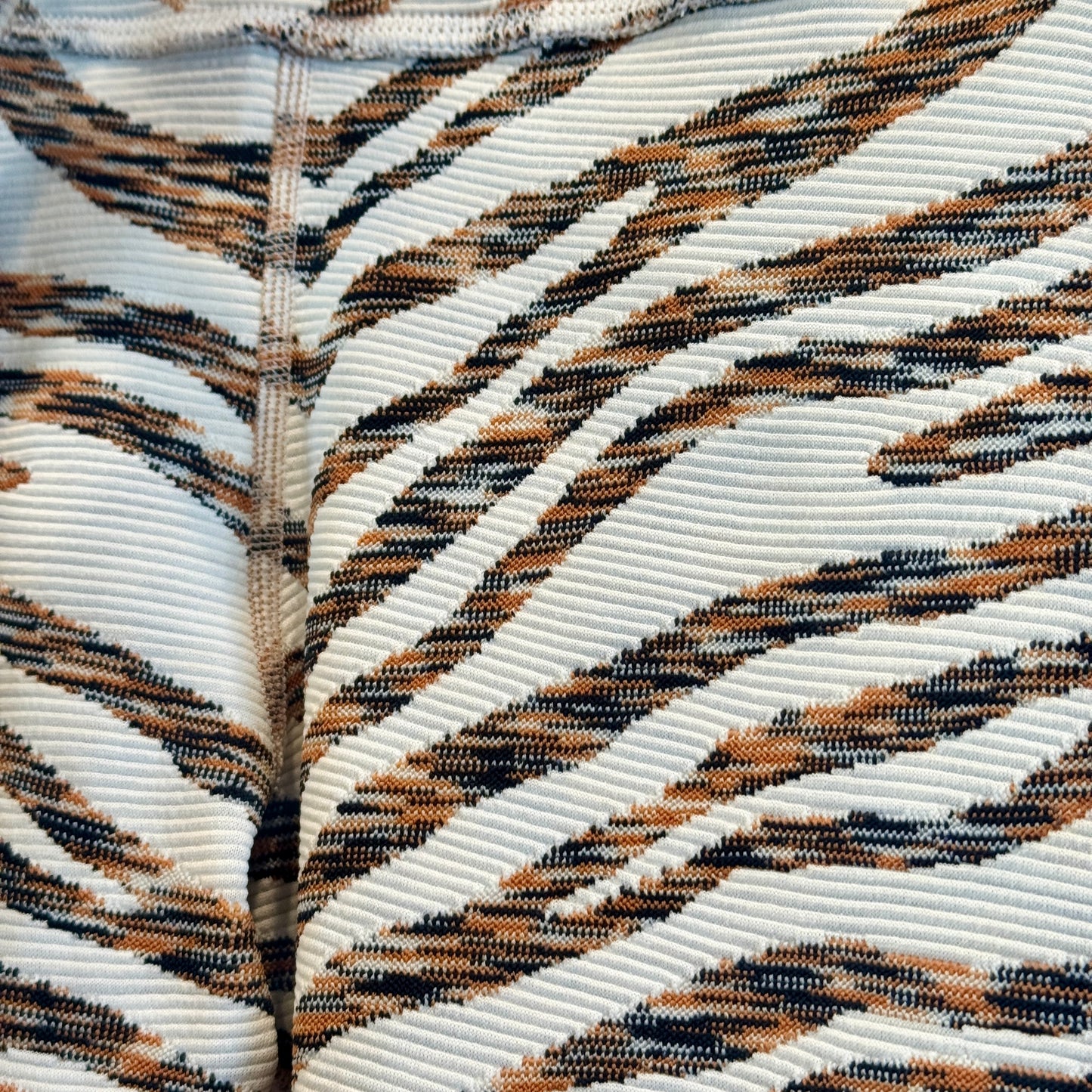 The Upside SET Nika Reversible Rory Bra and Leggings Textured Tiger