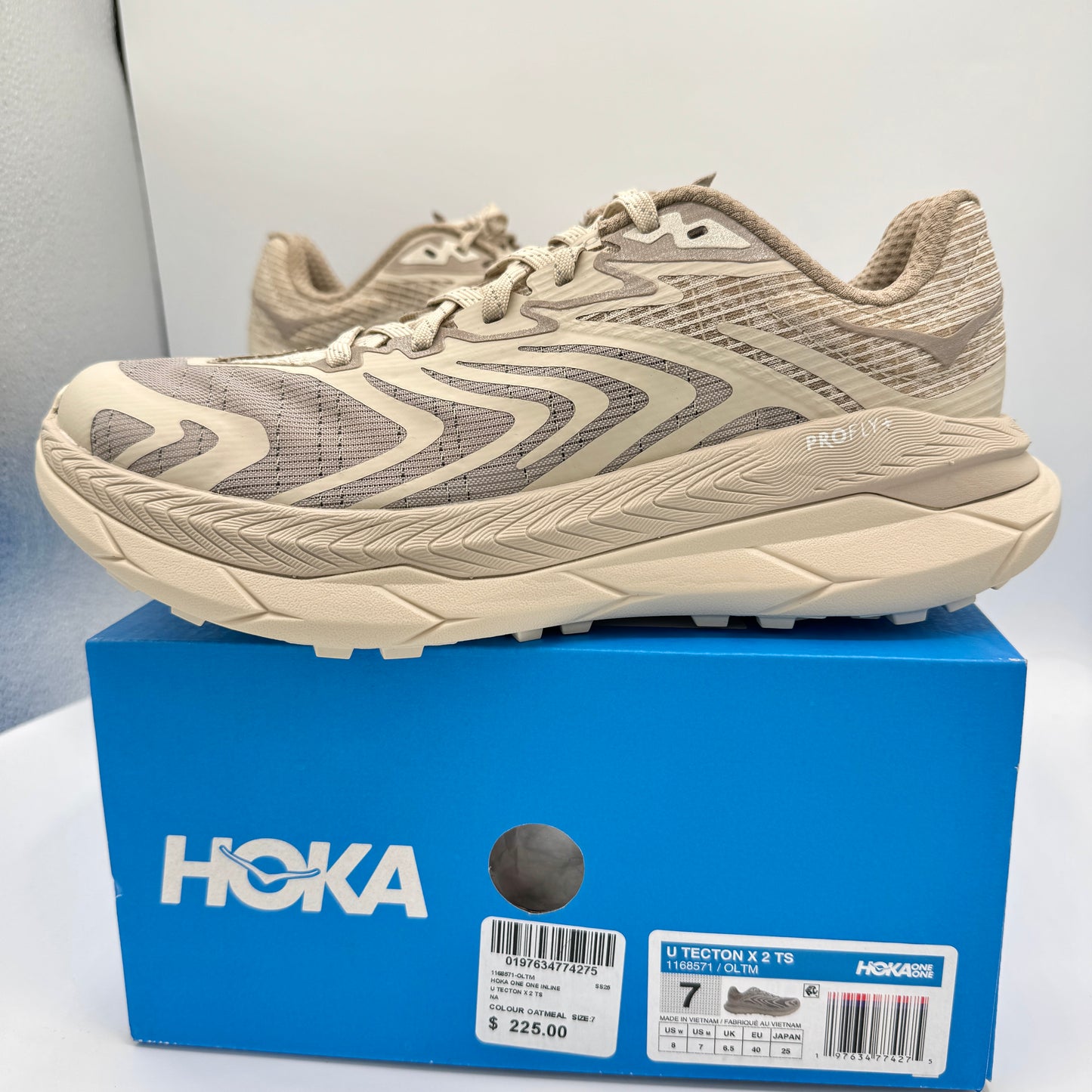 Hoka Stealth Tech Tecton X 2 Sneaker in Oatmeal /Oatmilk U Unisex