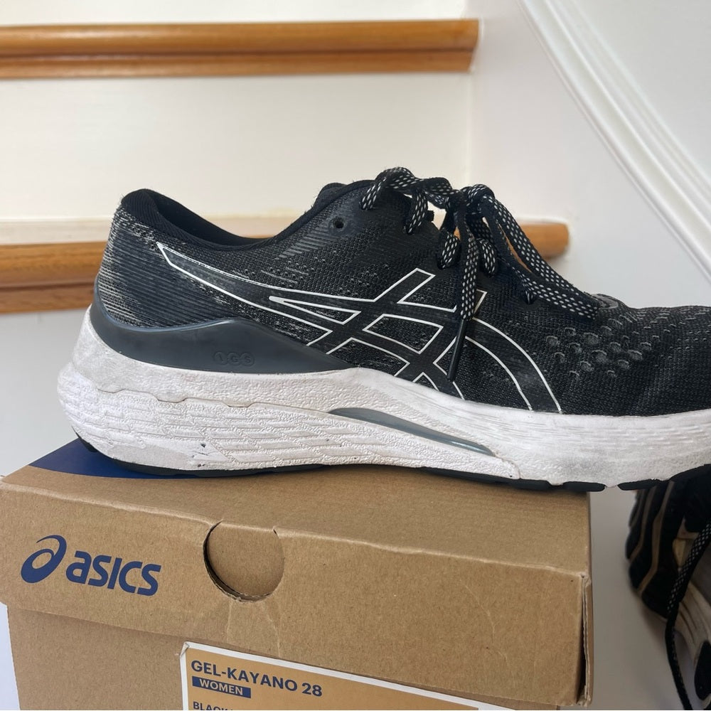 Asics Kayano 28 USED Womens Running Shoes - Black / white . Stability shoe