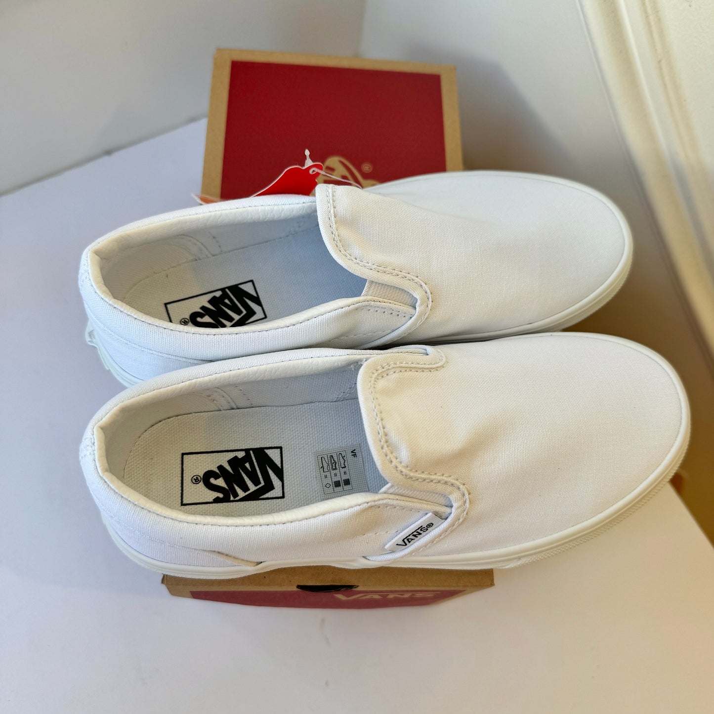 Vans Classic Slip-On Sneakers in all white , kids shoes brand NEW