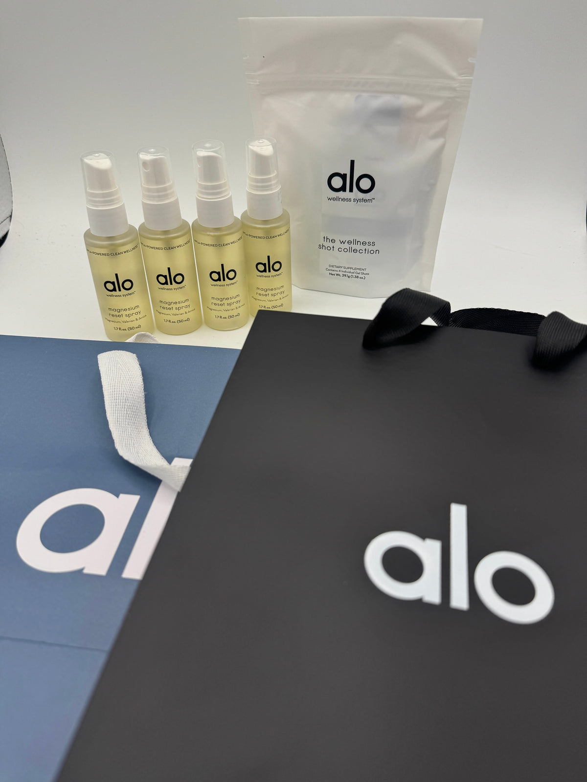 Alo Wellness BUNDLE (4) Magnesium Sprays, (2) Gift Bags, (1) Wellness Discovery Satchet Kit