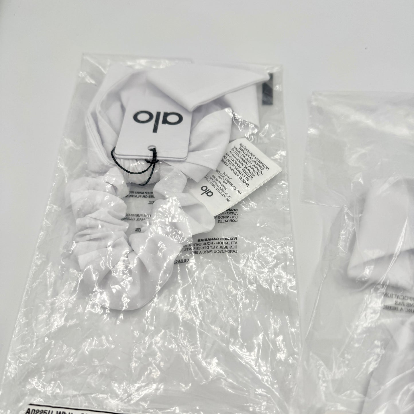 Alo Yoga (Bundle) 2x Love Knots Hair Tie Scrunchies — White