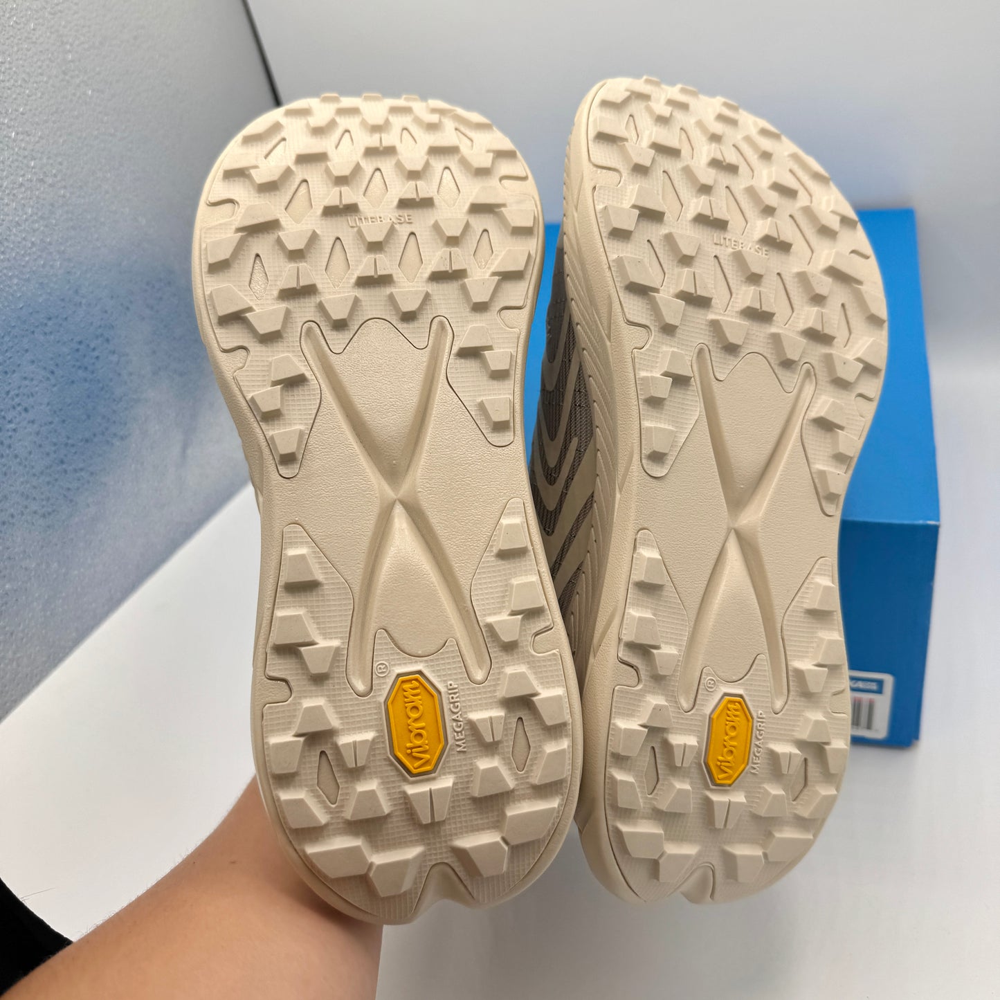 Hoka Stealth Tech Tecton X 2 Sneaker in Oatmeal /Oatmilk U Unisex