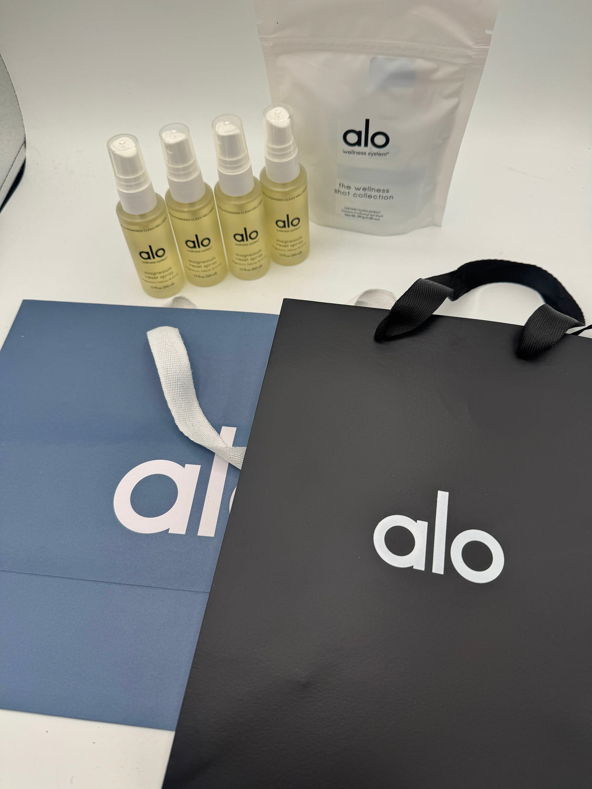 Alo Wellness BUNDLE (4) Magnesium Sprays, (2) Gift Bags, (1) Wellness Discovery Satchet Kit