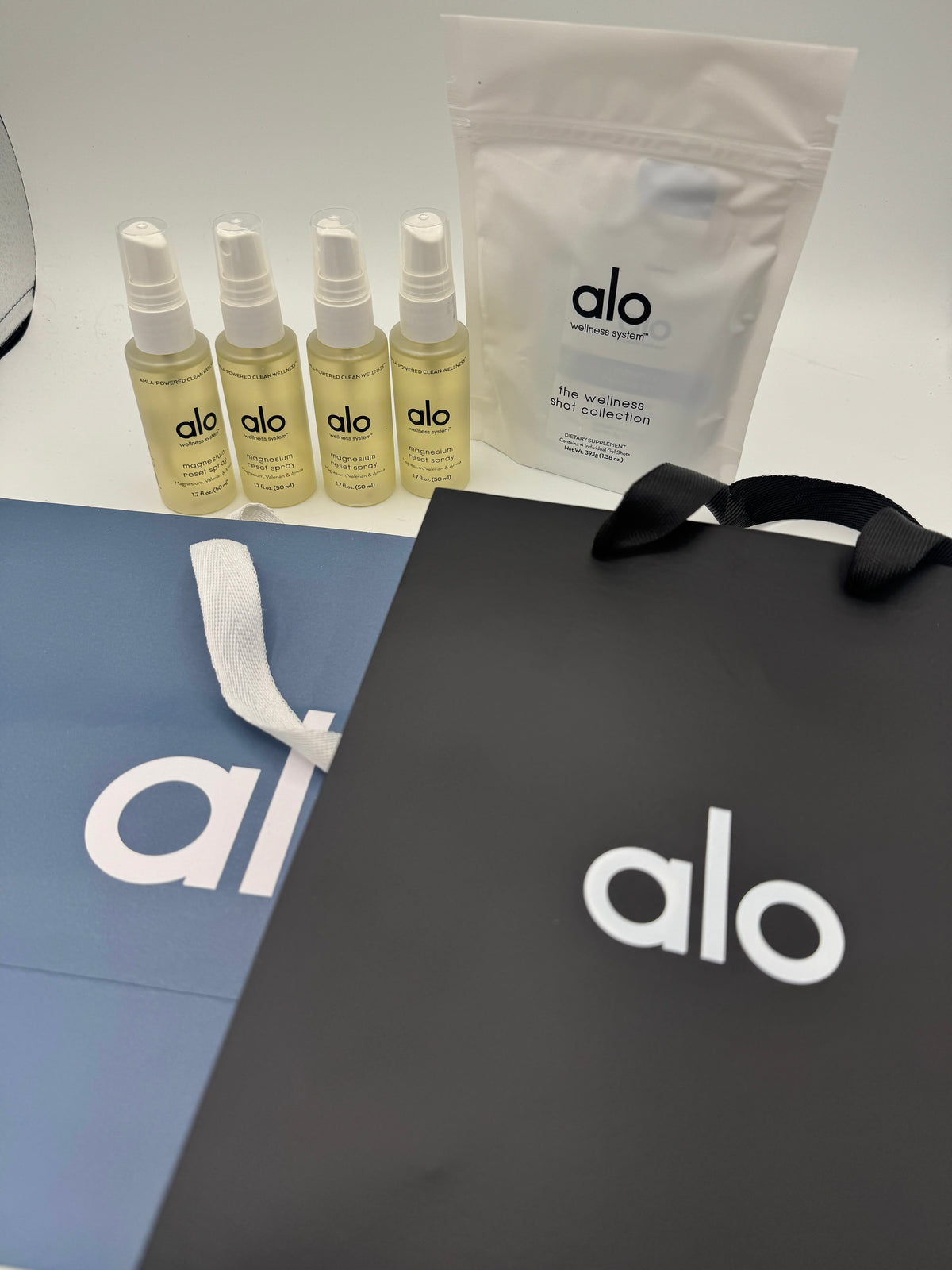 Alo Wellness BUNDLE (4) Magnesium Sprays, (2) Gift Bags, (1) Wellness Discovery Satchet Kit