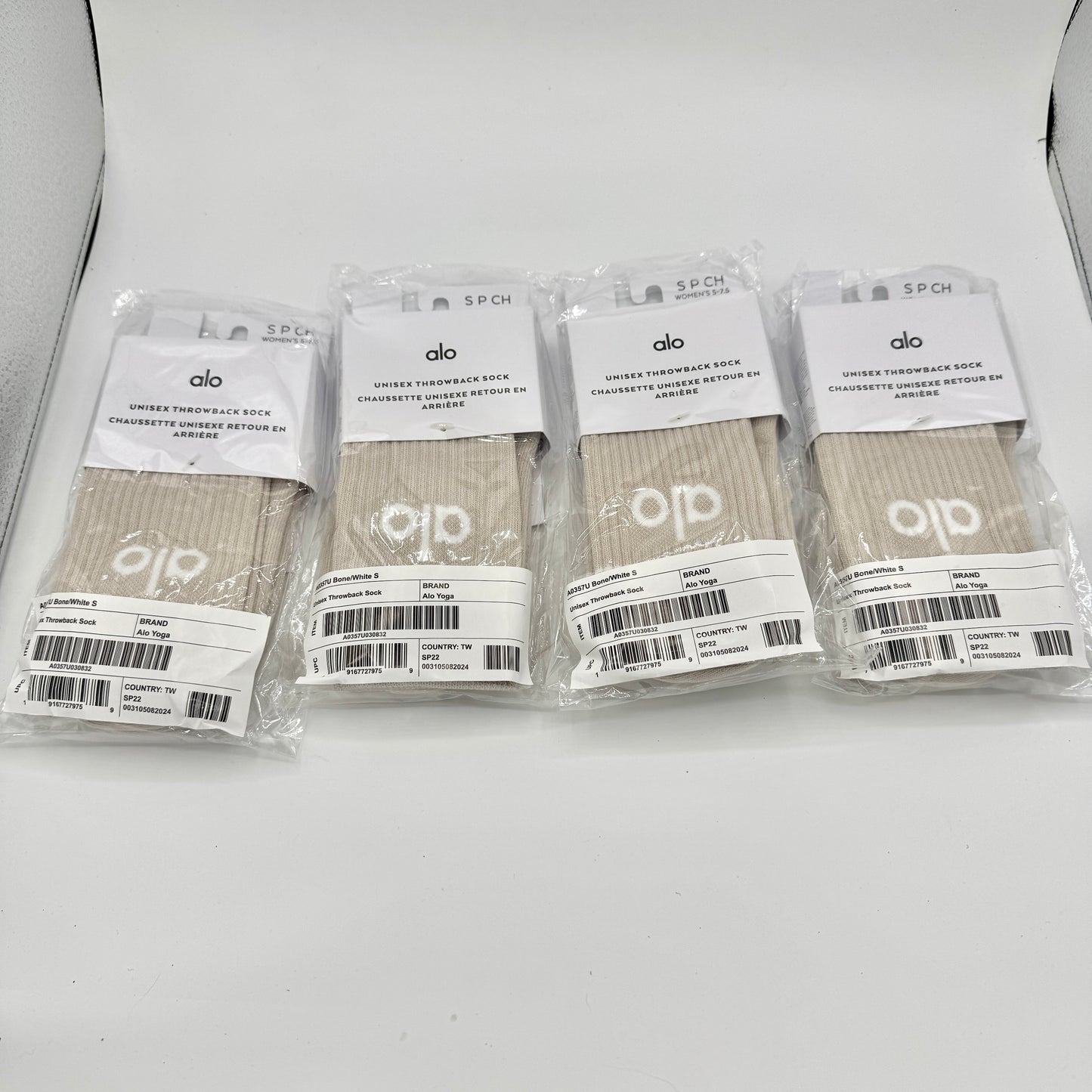 Alo Yoga (Bundle) Unisex Throwback Socks, 4x Pairs - Bone / White