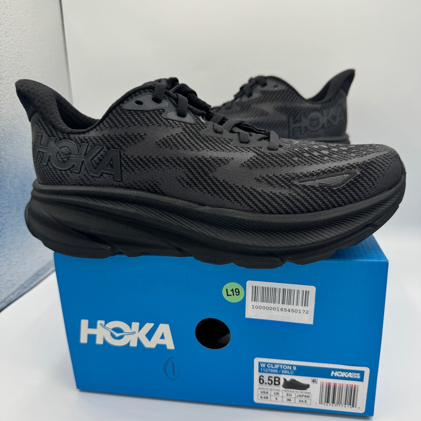 Hoka Clifton 9 Women’s Running Shoes All Black Hoka one one NEW