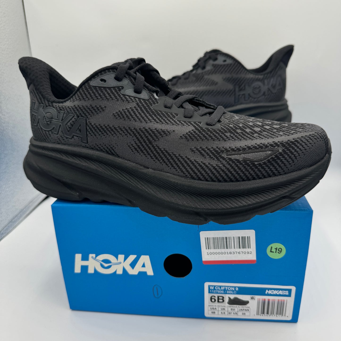 Hoka Clifton 9 Women’s Running Shoes All Black Hoka one one NEW