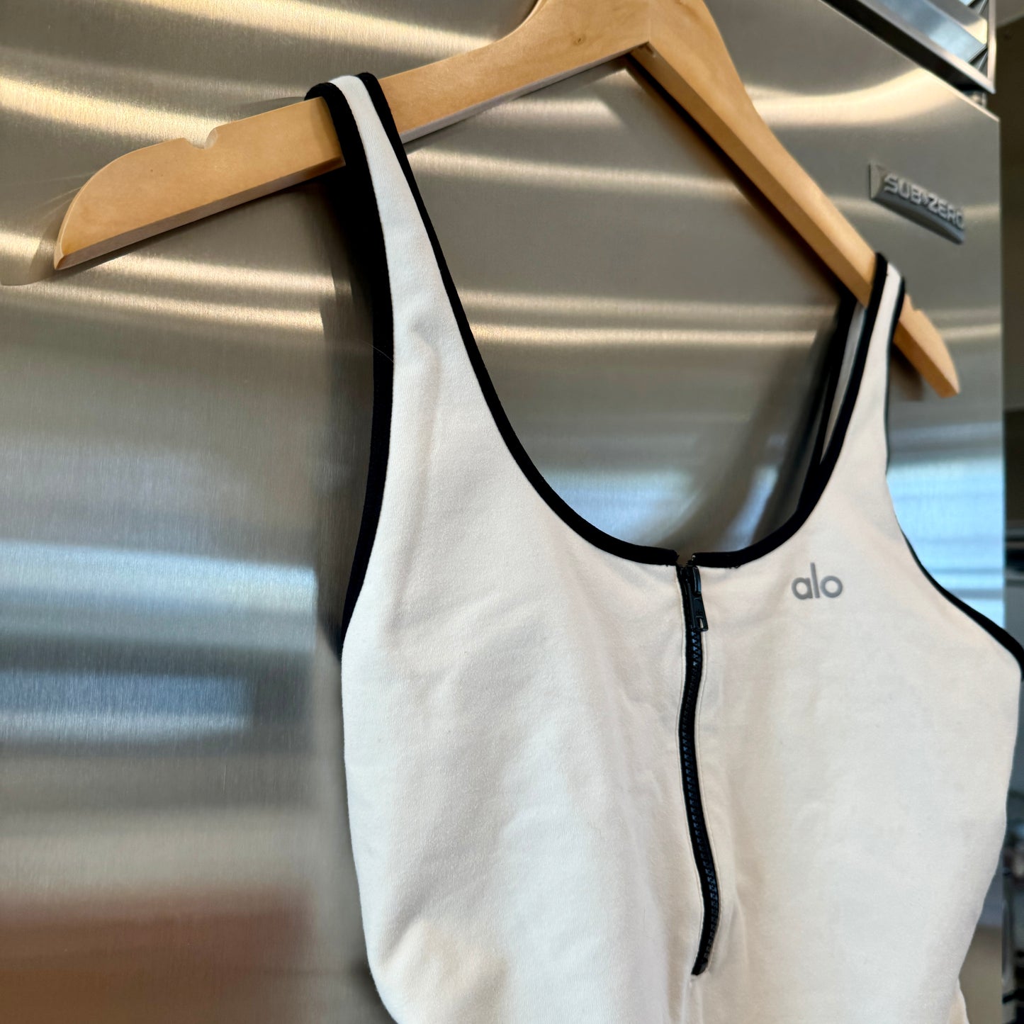 Alo Yoga Supernova Bodysuit White / Black — Pre-owned Excellent Condition