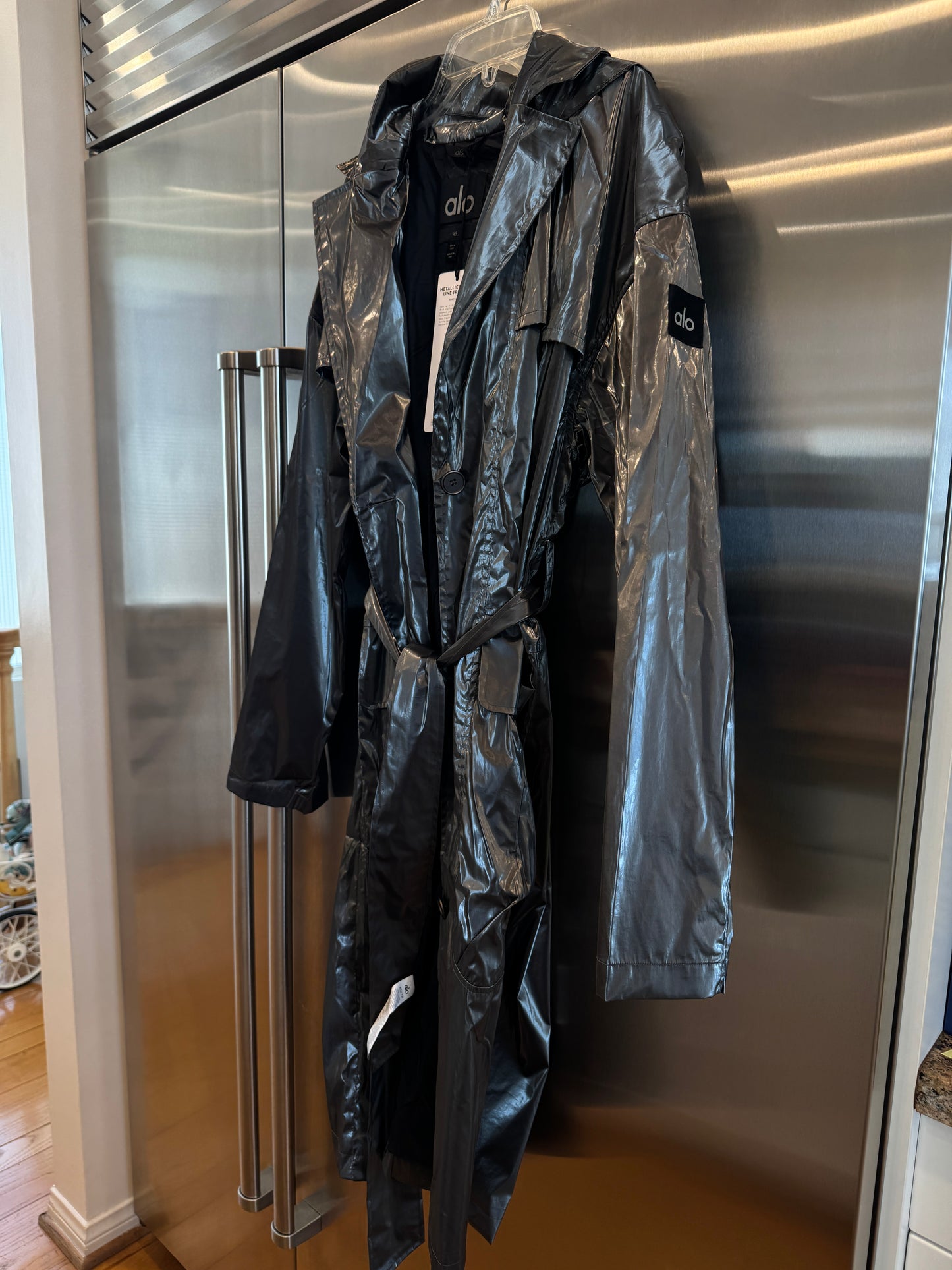 Alo Yoga Metallic Break Line Trench Jacket - Silver , Rain Resistant
