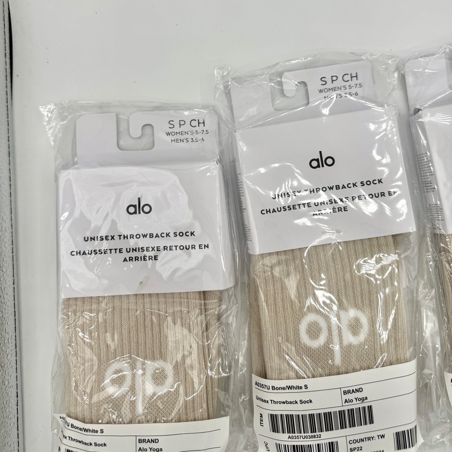 Alo Yoga (Bundle) Unisex Throwback Socks, 4x Pairs - Bone / White