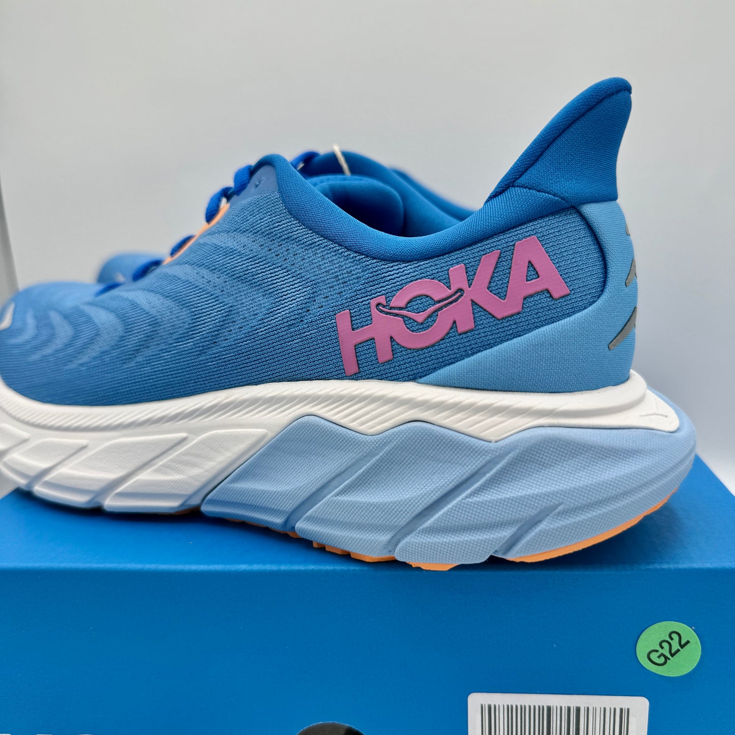 Hoka Arahi Running Shoes - Womens brand new in All Aboard Coastal Sky Blue