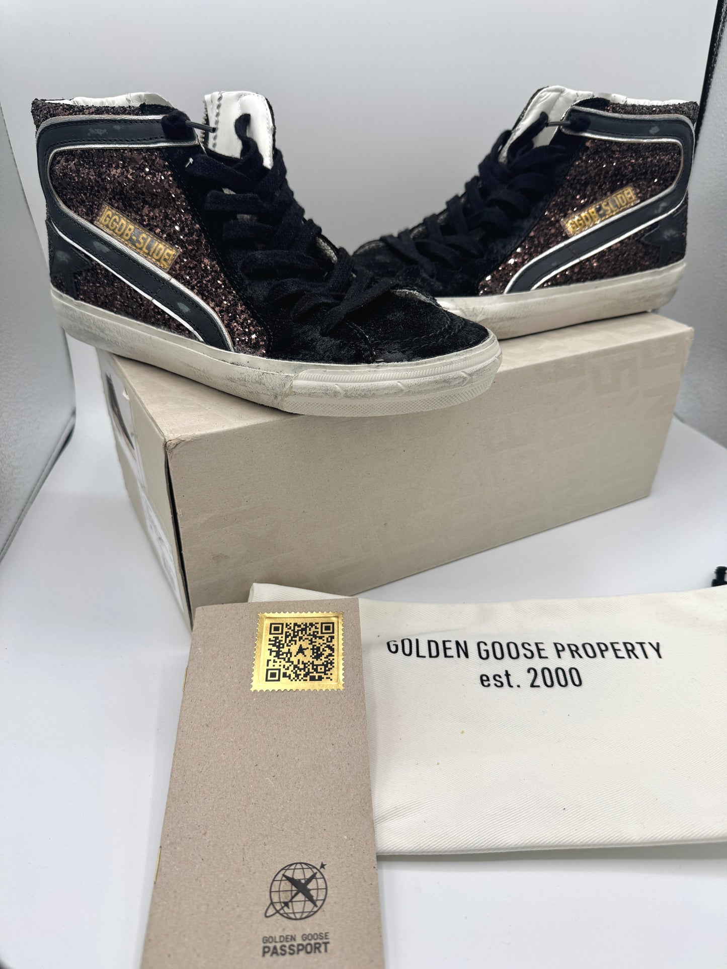 Golden Goose Sneakers Slide in Coffee / Black  Classic Star / Glitter Wave