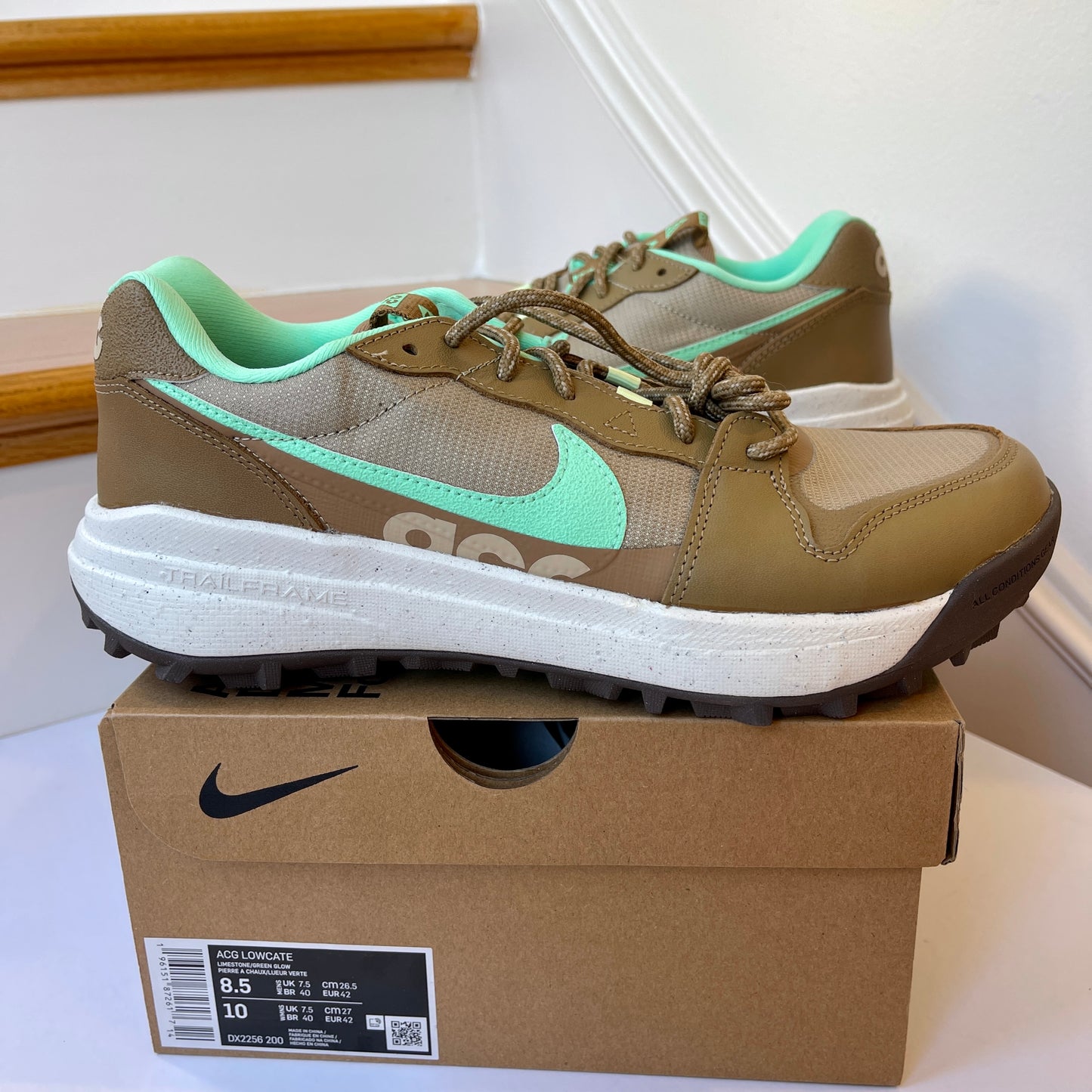 Nike ACG Lowcate Athletic Trail Shoes Unisex Green / Brown