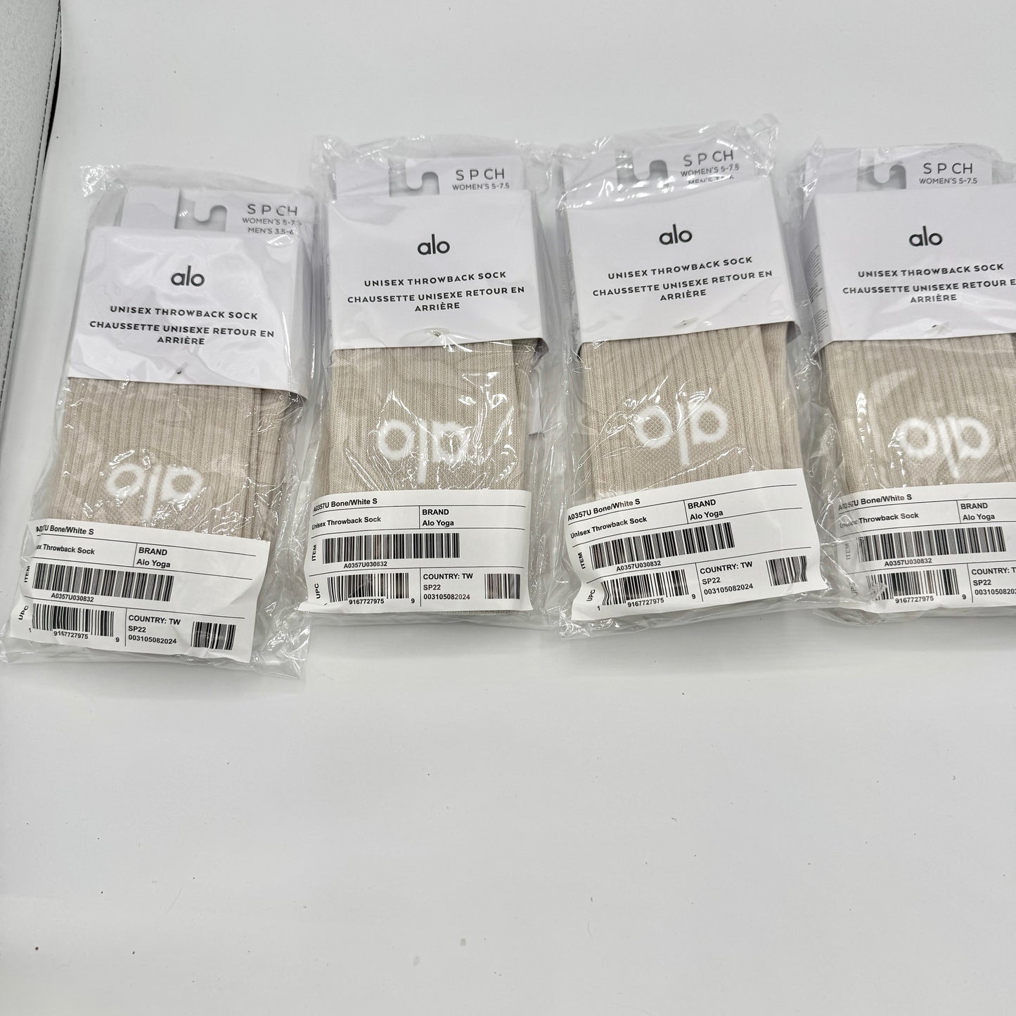 Alo Yoga (Bundle) Unisex Throwback Socks, 4x Pairs - Bone / White