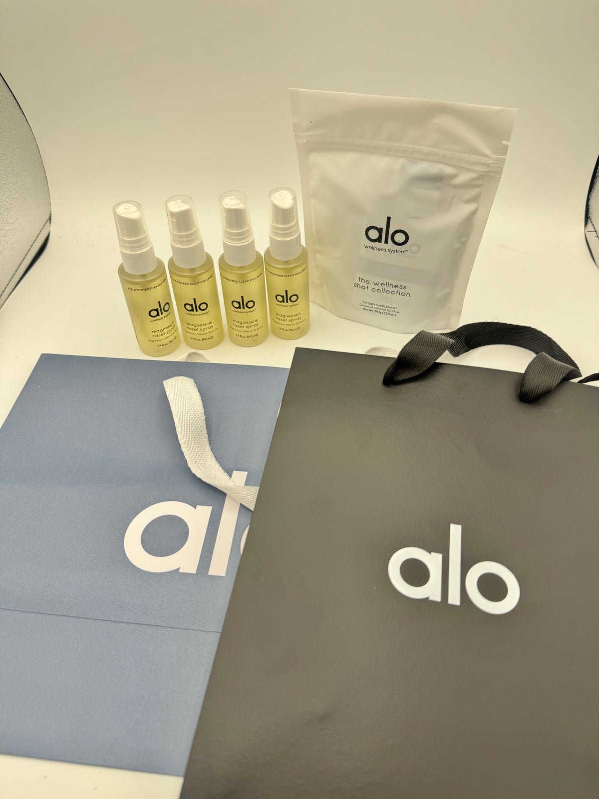 Alo Wellness BUNDLE (4) Magnesium Sprays, (2) Gift Bags, (1) Wellness Discovery Satchet Kit
