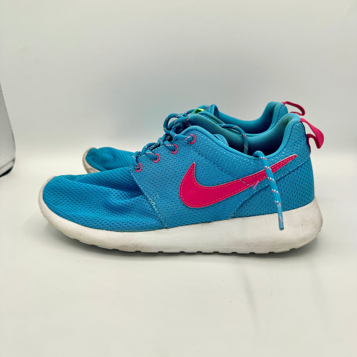 Nike Blue and Pink Roshe Athletic Shoes Kids’ Pre-Owned Used Condition