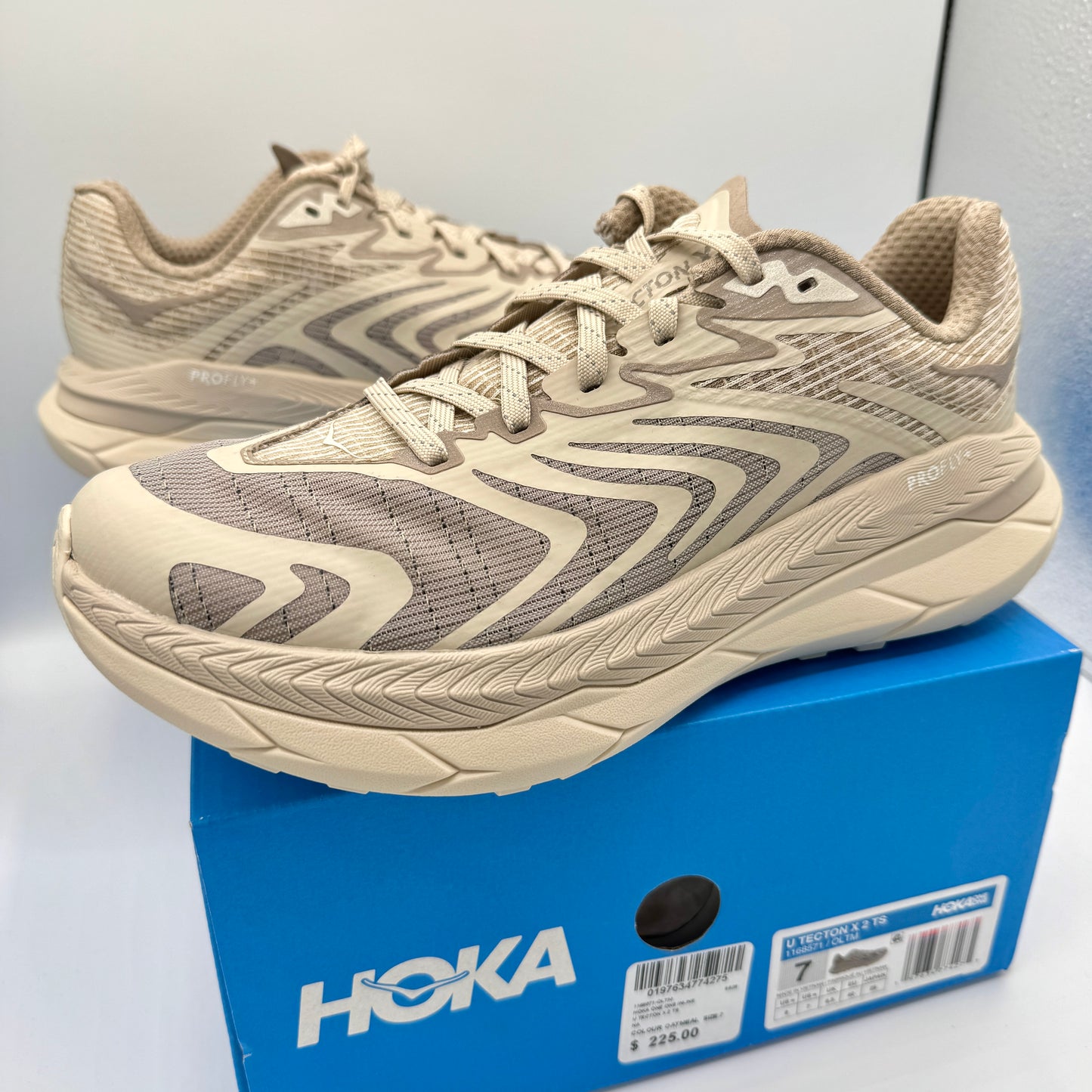 Hoka Stealth Tech Tecton X 2 Sneaker in Oatmeal /Oatmilk U Unisex