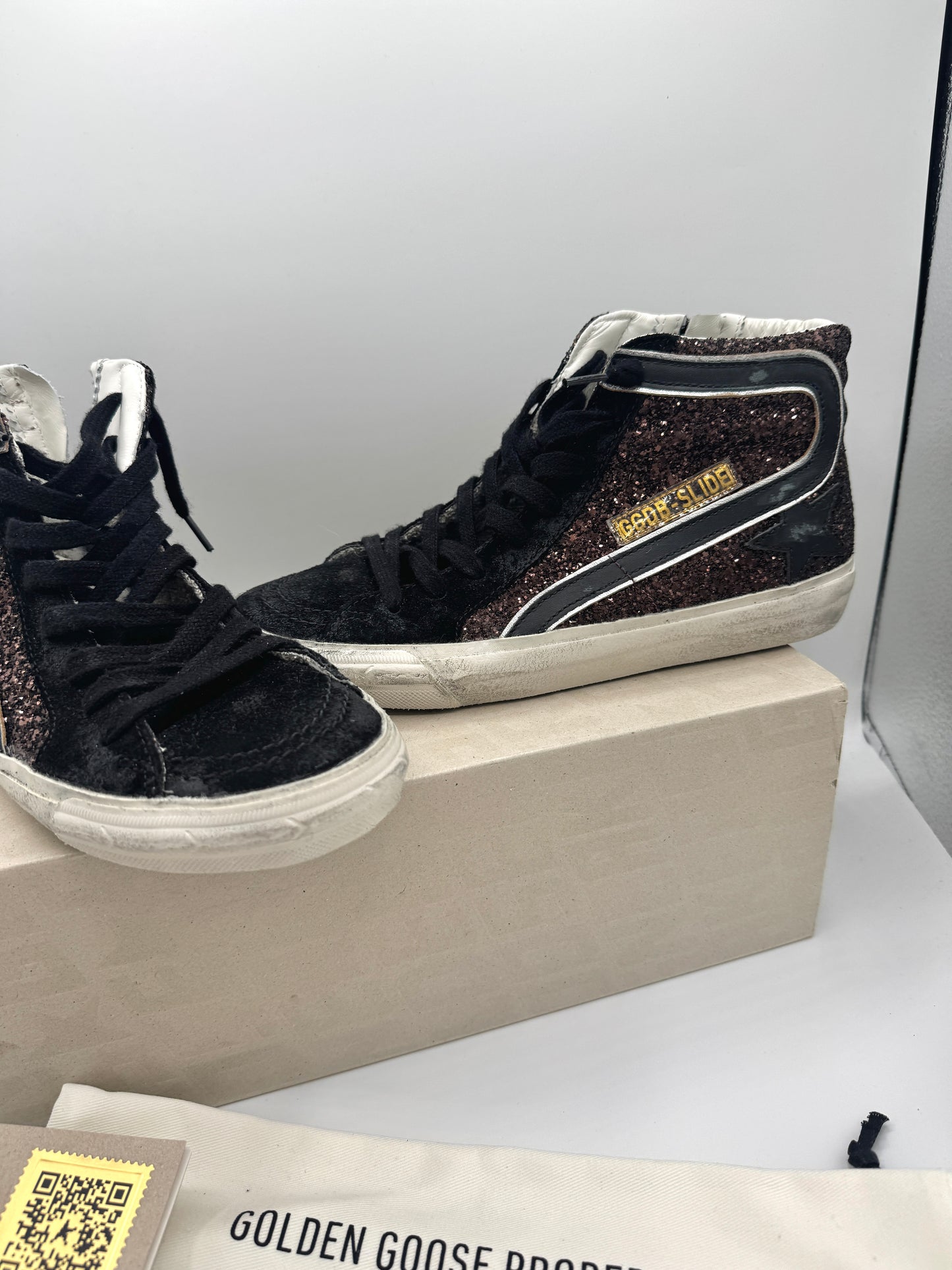 Golden Goose Sneakers Slide in Coffee / Black  Classic Star / Glitter Wave