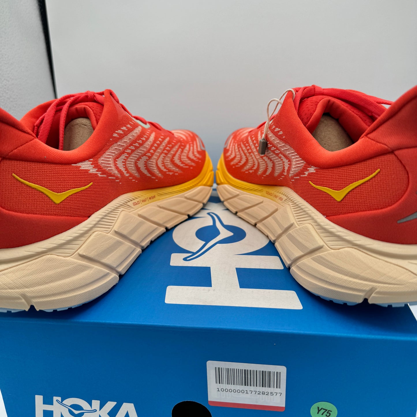 Hoka Arahi 6 Running Shoes in Fiesta Orange / Amber Yellow , Men’s Brand New